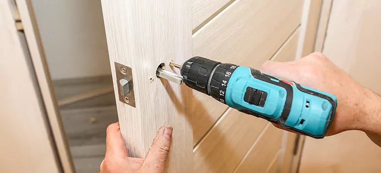 Old Door Knob Repair in Hunters Creek, FL